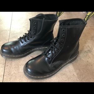 Origins Dr Martens, black